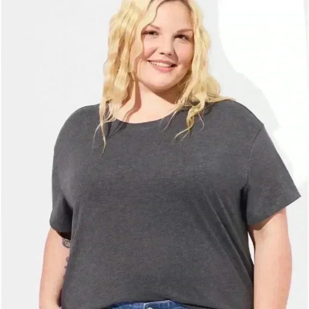 Torrid Active Gray T-Shirt Size 5